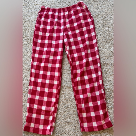 Women’s Red and White Checkered Pajama set. - Picture 3 of 4